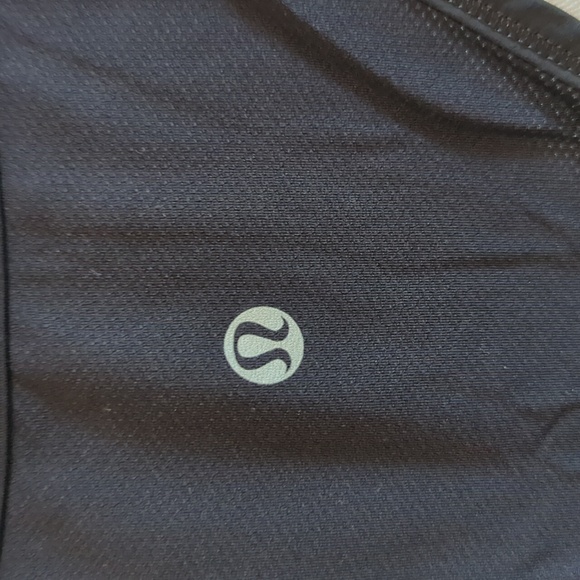 Lululemon size 6 black tank top with built-in sports bra adjustable straps - Picture 6 of 9